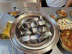 -围炉肉舍•炭烤活鳗•丹东海鲜烤肉(步行街店)