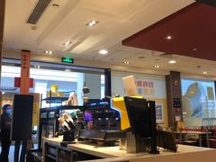 -麦当劳(汉口火车站候车室店)