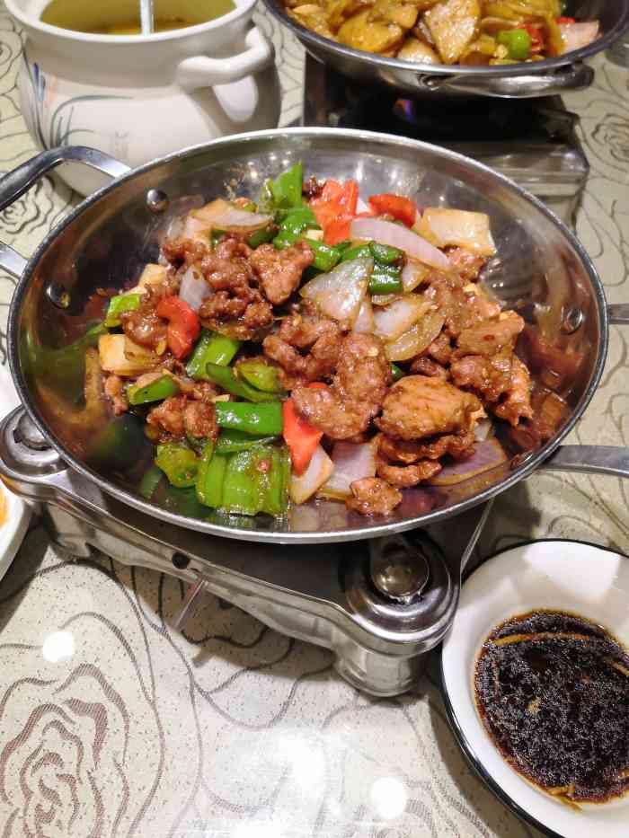 陶然风味园(广场路店)-"今天去的比较晚,可能要下班了,一堆人在那.