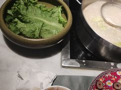 -尚尚仙·酸汤猪手·猪肚鸡火锅(华联万柳购物中心店)