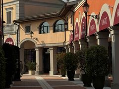 -佛罗伦萨小镇广佛名品奥特莱斯(疏港路店)