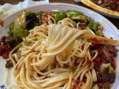-歹歹的加个面过油肉拌面