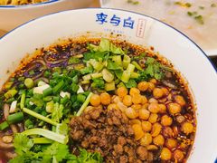 -李与白包子铺(桐梓林店)