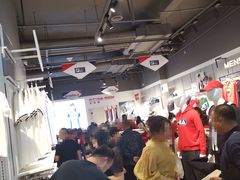 店内环境-枫叶小镇奥特莱斯