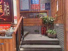 -宽板凳老灶火锅(台湾街店)