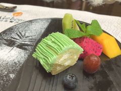 鲜果拼宇治抹茶卷-曙亚洲餐厅-重庆富力艾美酒店(南坪万达广场店)