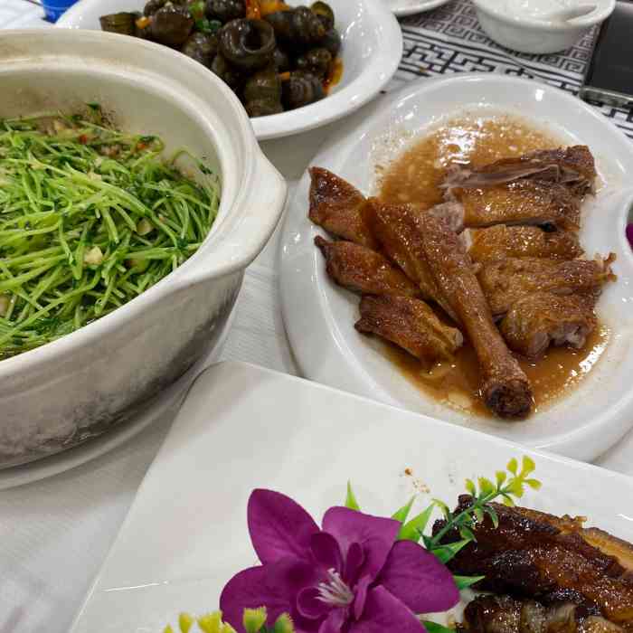 阿甘酒家(桂青路店)-"菜品分量很大 六个人吃饭很饱都没有吃完.