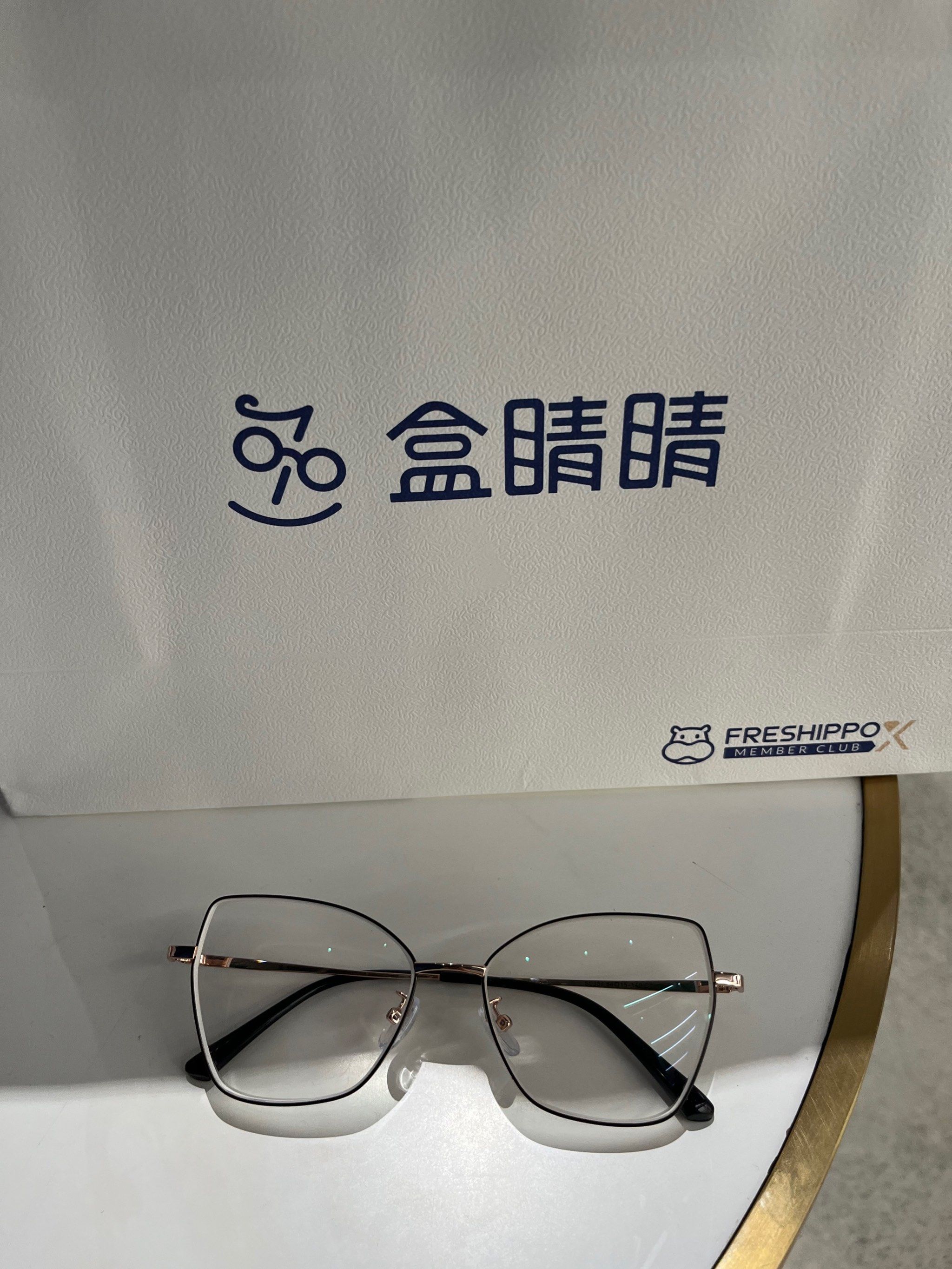 服务很好,眼光也很专业,店里眼镜框款式很