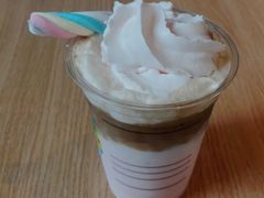 哇瑞草莓拿铁-瑞幸咖啡(凤凰海负一楼美食街店)