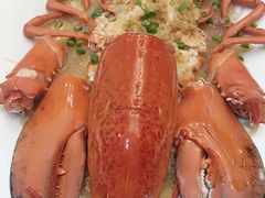 粉丝蒜蓉蒸波士顿龙虾-鑫悦楼煎蟹·16年海鲜大排档