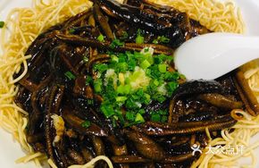 Sizzling Eel Strips in Brown Sauce