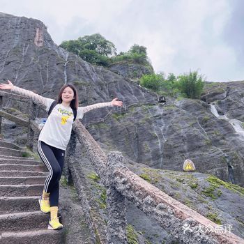 周五下午坐高铁3个多小时赶到武夷山，晚上农家乐吃好就