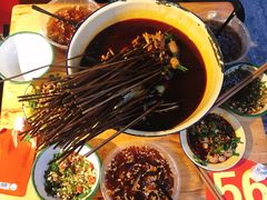 -拈签一笑黄牛肉辣卤串串