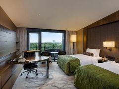 -上海滴水湖皇冠假日酒店