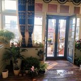 冬日的午后,阳光照进来的咖啡屋