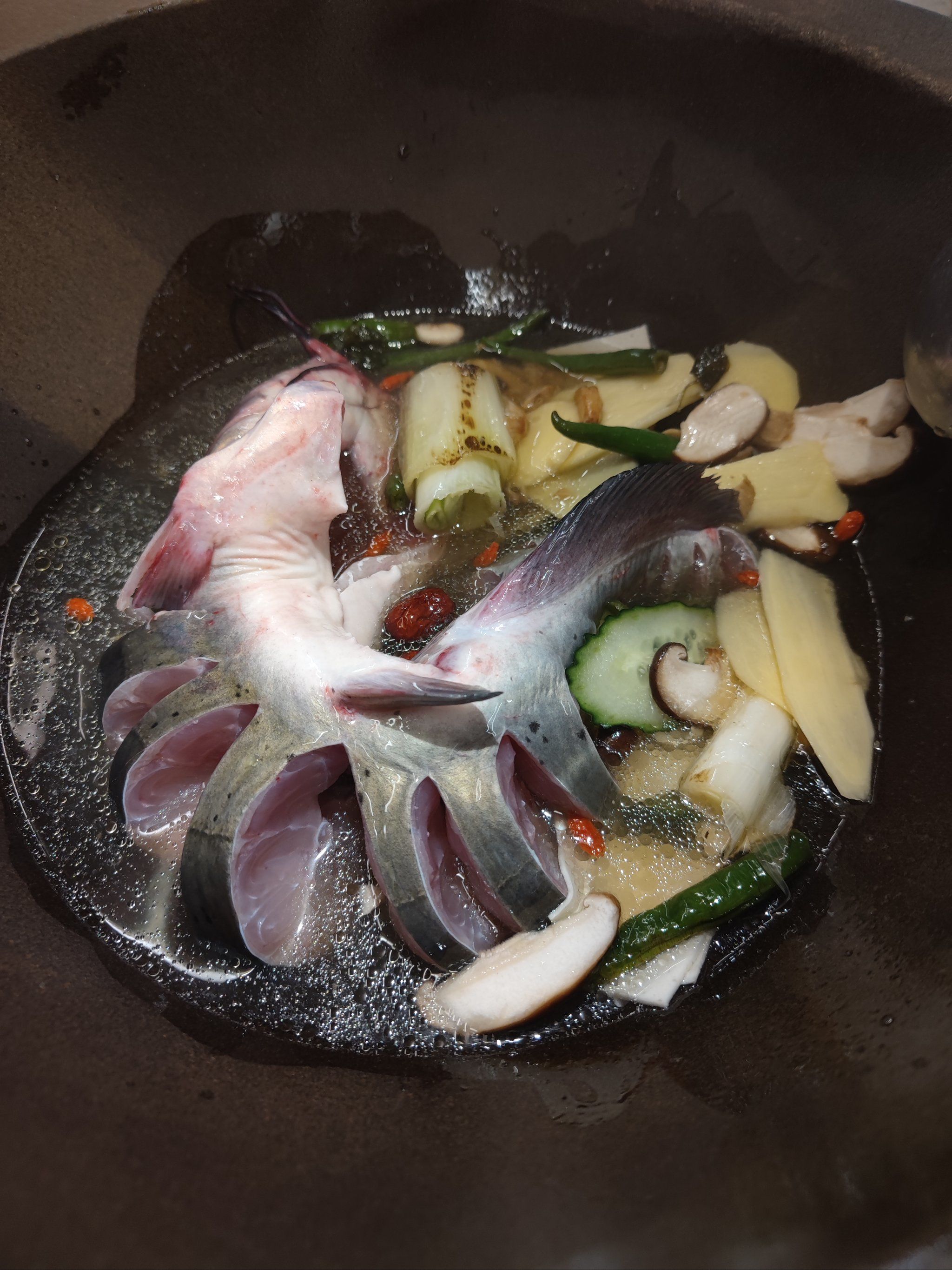 简简单单养生石锅鱼