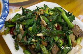 Stir-fried Garlic Shoots with Pork Head Meat