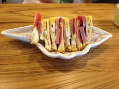 蕃茄火腿三明治（加蛋）-索纳斯咖啡(海安路店)