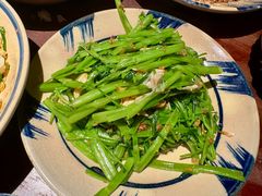 -Cuc Gach Quan Restaurant