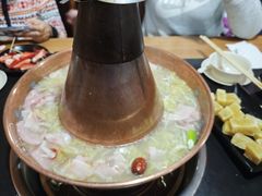 -果松木炭酸菜铜火锅·外婆参鸡汤