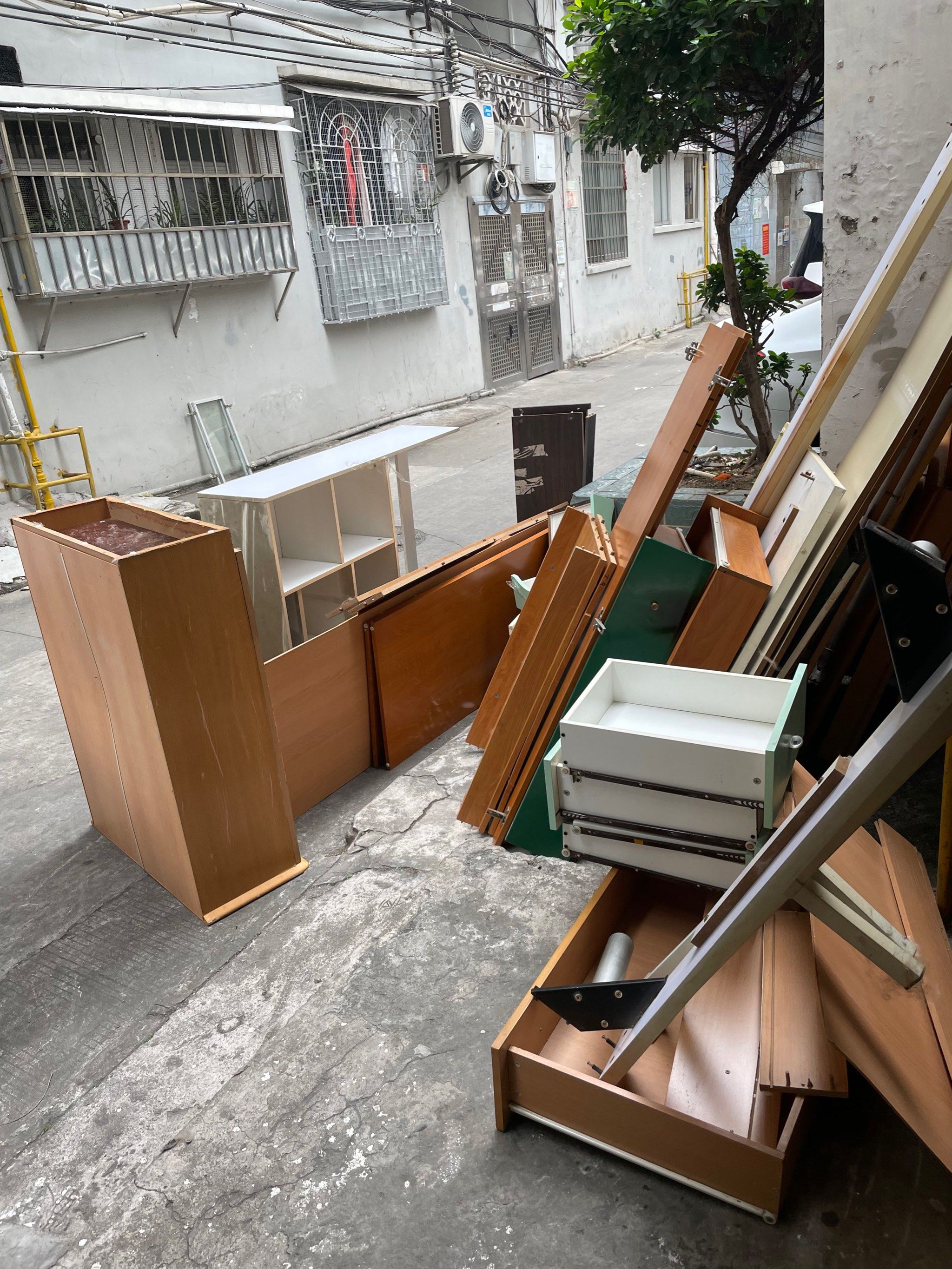代扔你不要的废旧家具,小区不让丢的旧家具