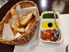餐前面包佐葡萄香醋和意面酱汁-CAPARESH開府莱舍(望京金辉店)