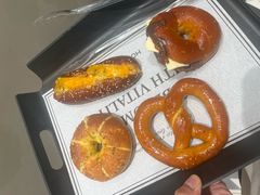 -HOT CRUSH趁热集合·现烤面包(上海环球港店)