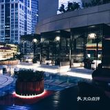 夜晚霓虹幻彩般的W酒店