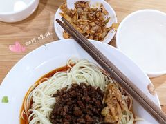 牛肉脆臊刀削面-华兴街自力面店