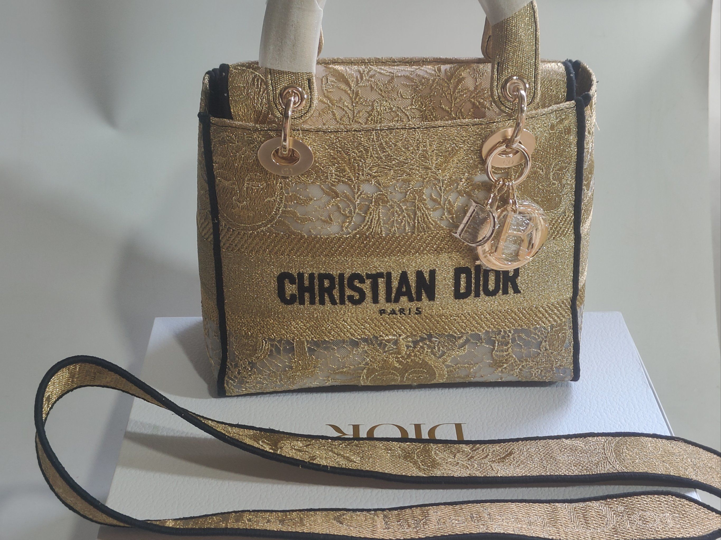 dior 刺绣戴妃包金色太阳神