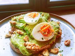 牛油果煮蛋吐司-RAC BAR(安福路店)