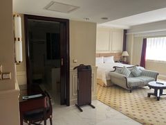 -深圳富苑皇冠假日套房酒店