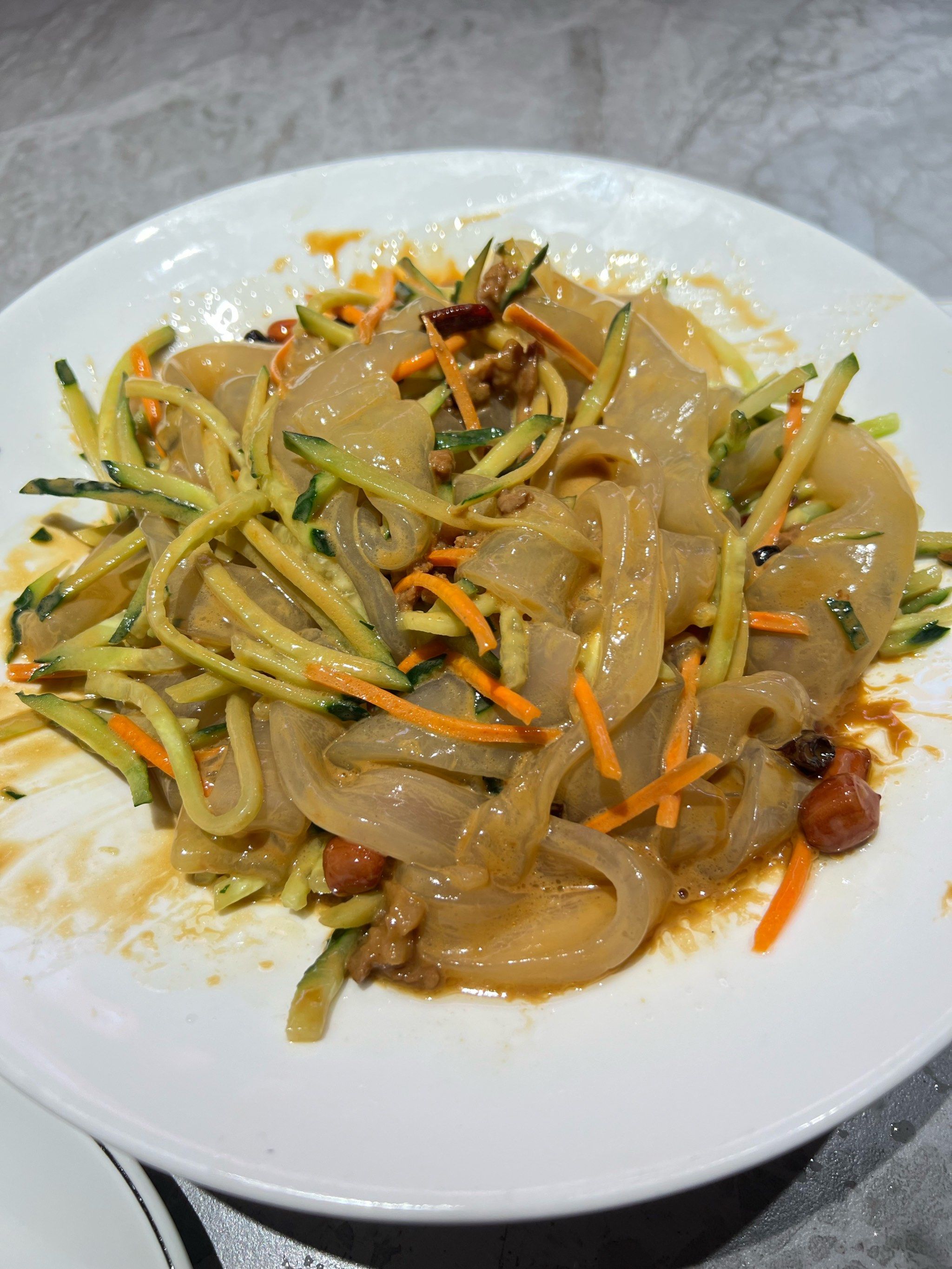 麻酱大拉皮真的好好吃啊,麻酱给的好足,京酱肉丝跟地三鲜也好好吃!