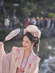 -一揽芳华汉服旗袍体验馆(拙政园店)