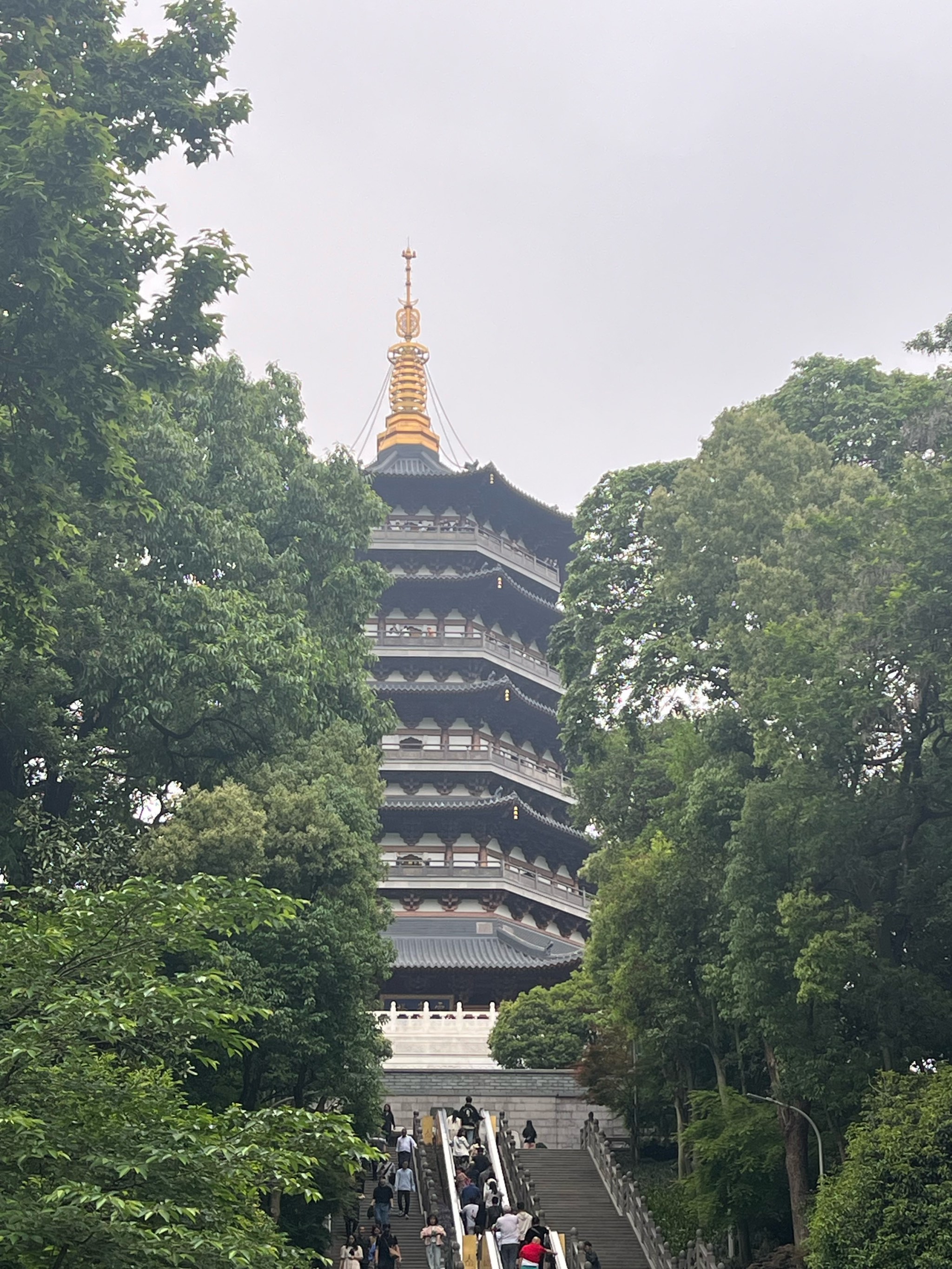 雷峰塔铜瓦图片