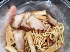 -松树干拌面店