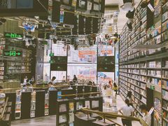 -钟书阁(群光广场店)