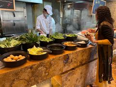 自助取餐区-大中华希尔顿酒店-念自助餐·嗨啤·小龙虾