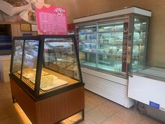 面包甜点陈列柜-顶东面包花园·生日蛋糕(香榭丽店)
