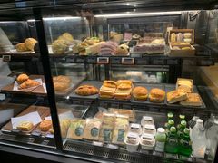 面包甜点陈列柜-星巴克(广州动漫星城东区店)