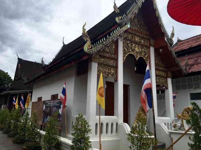 塞姆芒寺-"塞姆芒寺,位于古城的东南角,在不远的地方.