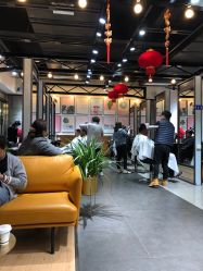 -FRIDAY星期五专业美发沙龙