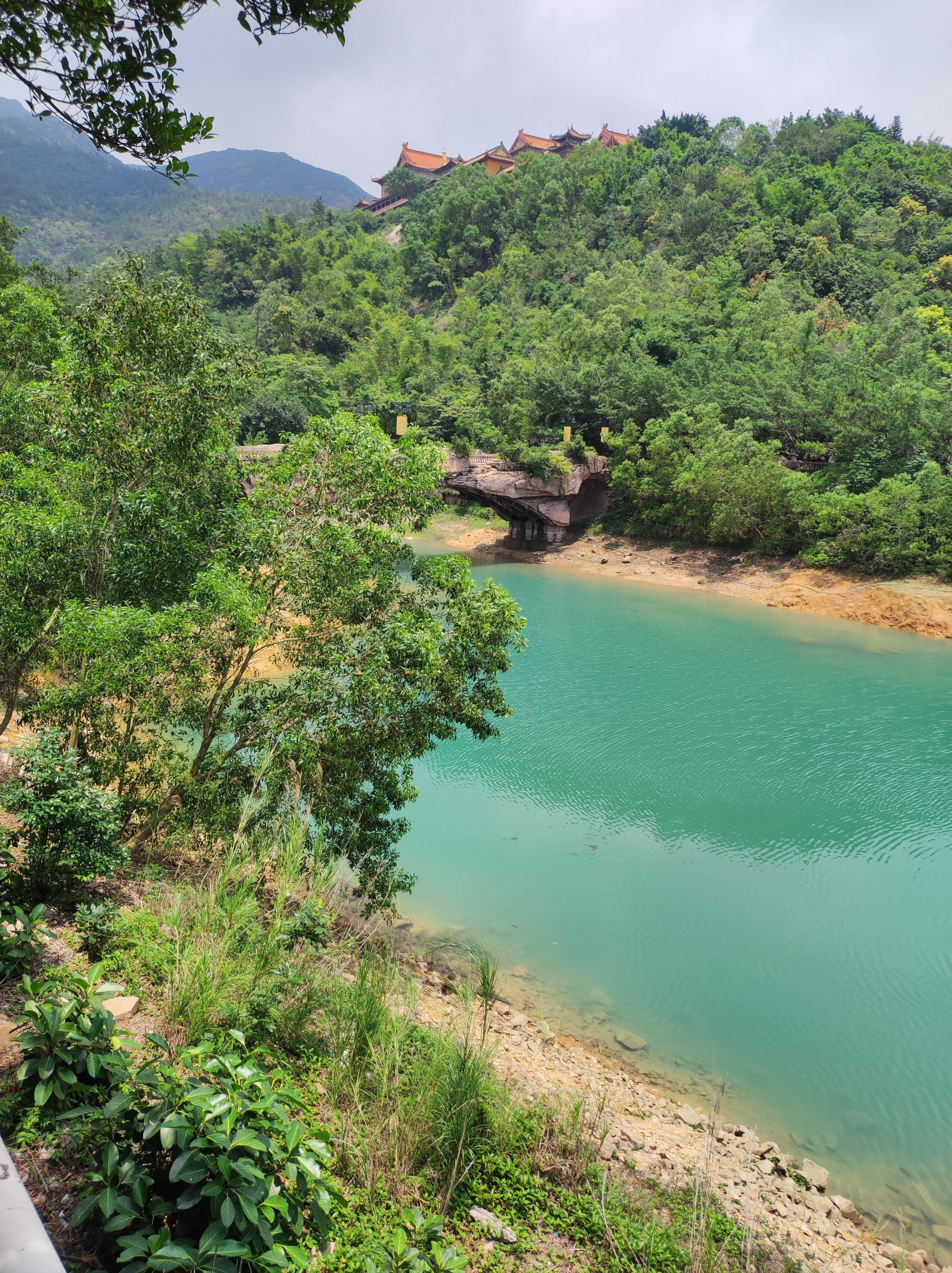 高州湖光山色图片