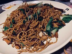 特色牛肉炒面-巴厘龙虾·榜首油焖大虾(音乐学院·沿江酒馆店)