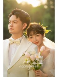 -雪中彩影婚纱摄影·微光艺术中心