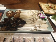 -泓炙颐凤鲜海鲜火锅料理(桐乡店)