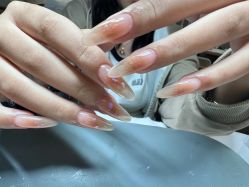 -UGIRL有个美甲