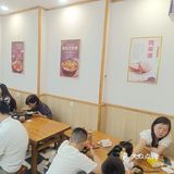 等了没五分钟就上餐了。他家的丸子砂锅不错