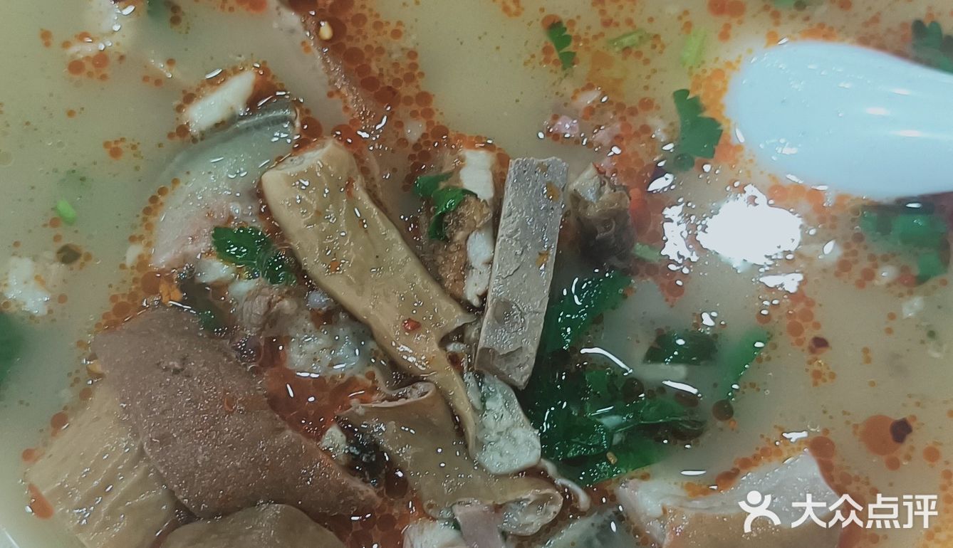 你们喝羊杂汤爱放辣椒油吗