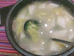 花菜白菜咸肉片汤-香巴拉云南餐厅(华莱坞店)